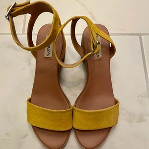Steve Madden yellow pumps